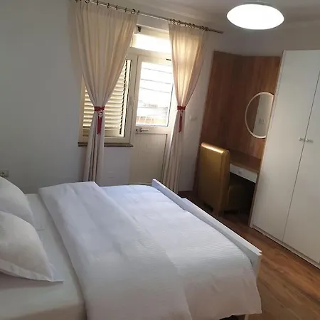 27 Center House Holiday home *